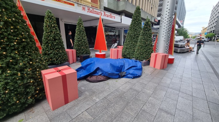 Deflated Rundle Mall Santa