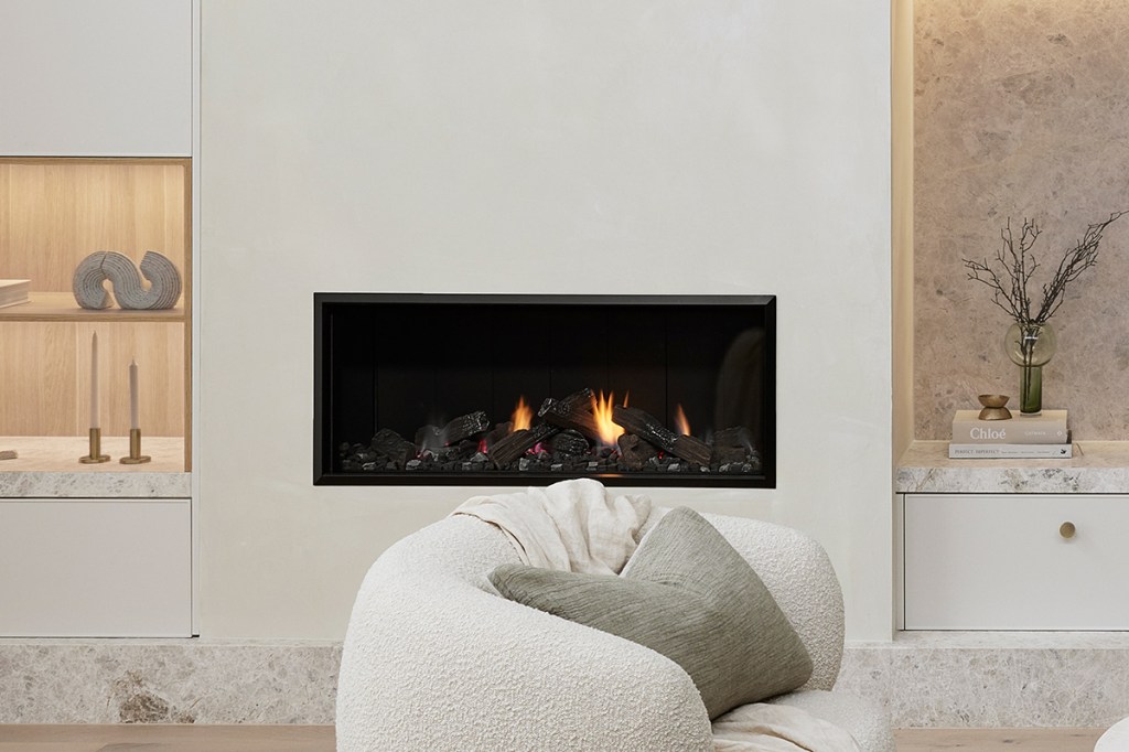 Alisa’s home features the Escea DS1150 Gas Fireplace – a minimalist frameless design.