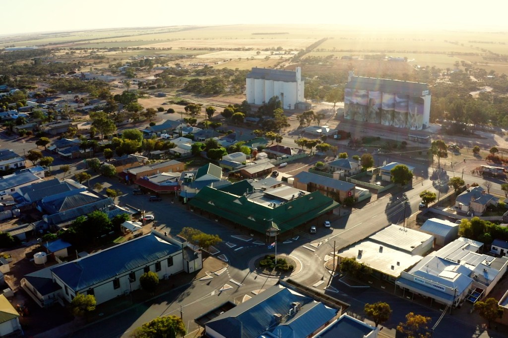 Kimba township is surrounded by broadacre cropping. It's a South Australian AgTown