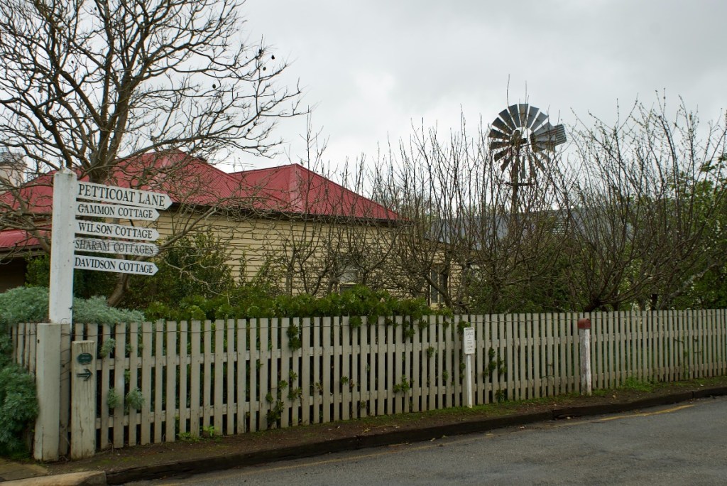 Penola Petticoat Lane retains its 19thC cottages and gardens
