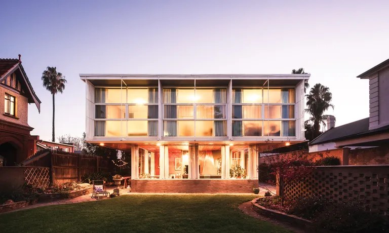 Surrounded by much older heritage buildings, the Walkley residence was the paradigm of modernity when it was completed in 1955.