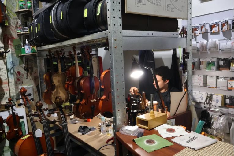 Thumbnail for Veteran city music store changes key