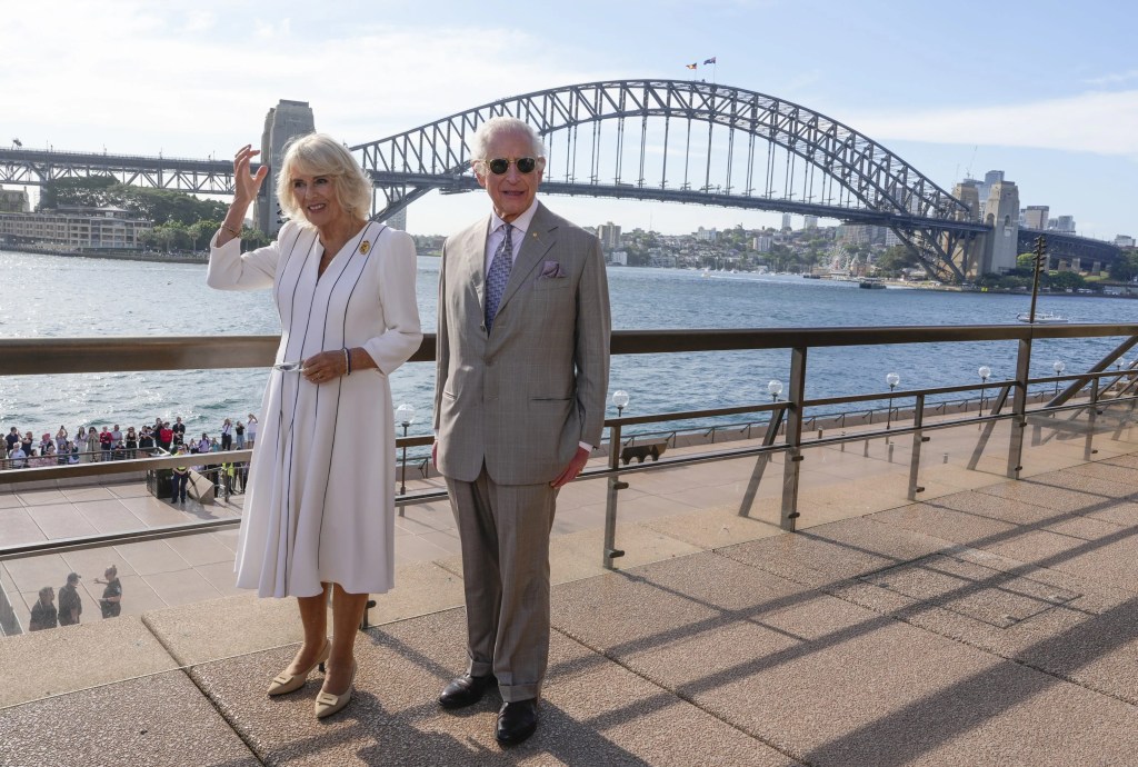 Thumbnail for Thousands turn out to farewell King and Queen after visit