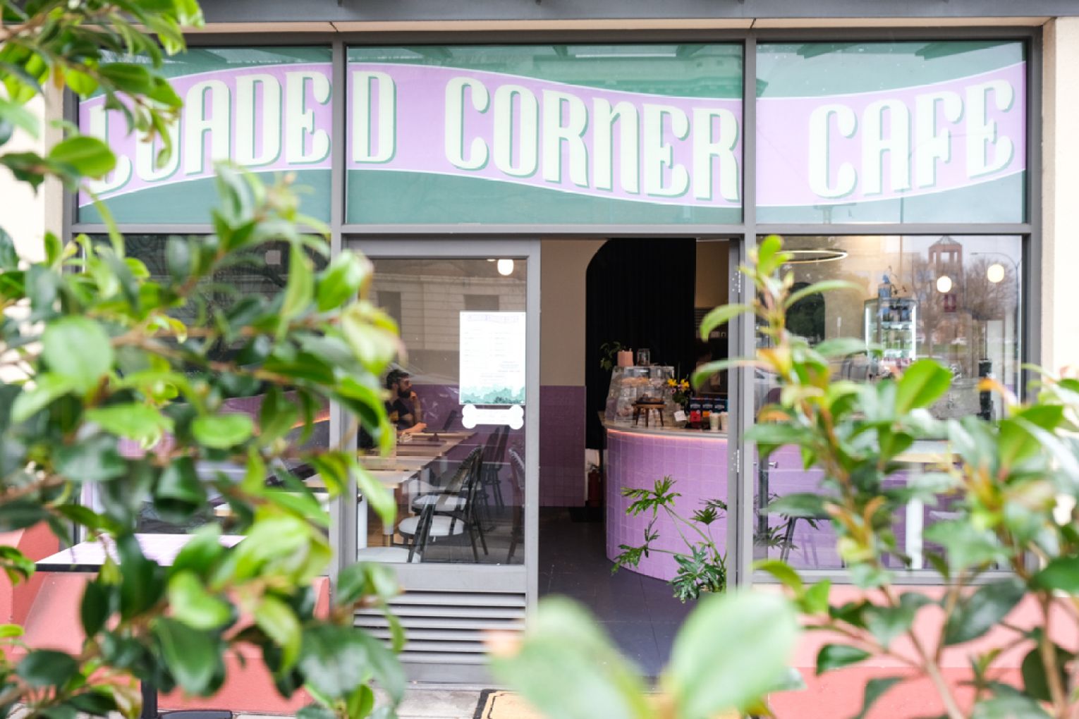 Loaded Corner Cafe. These pictures: Claudia Dichiera. 