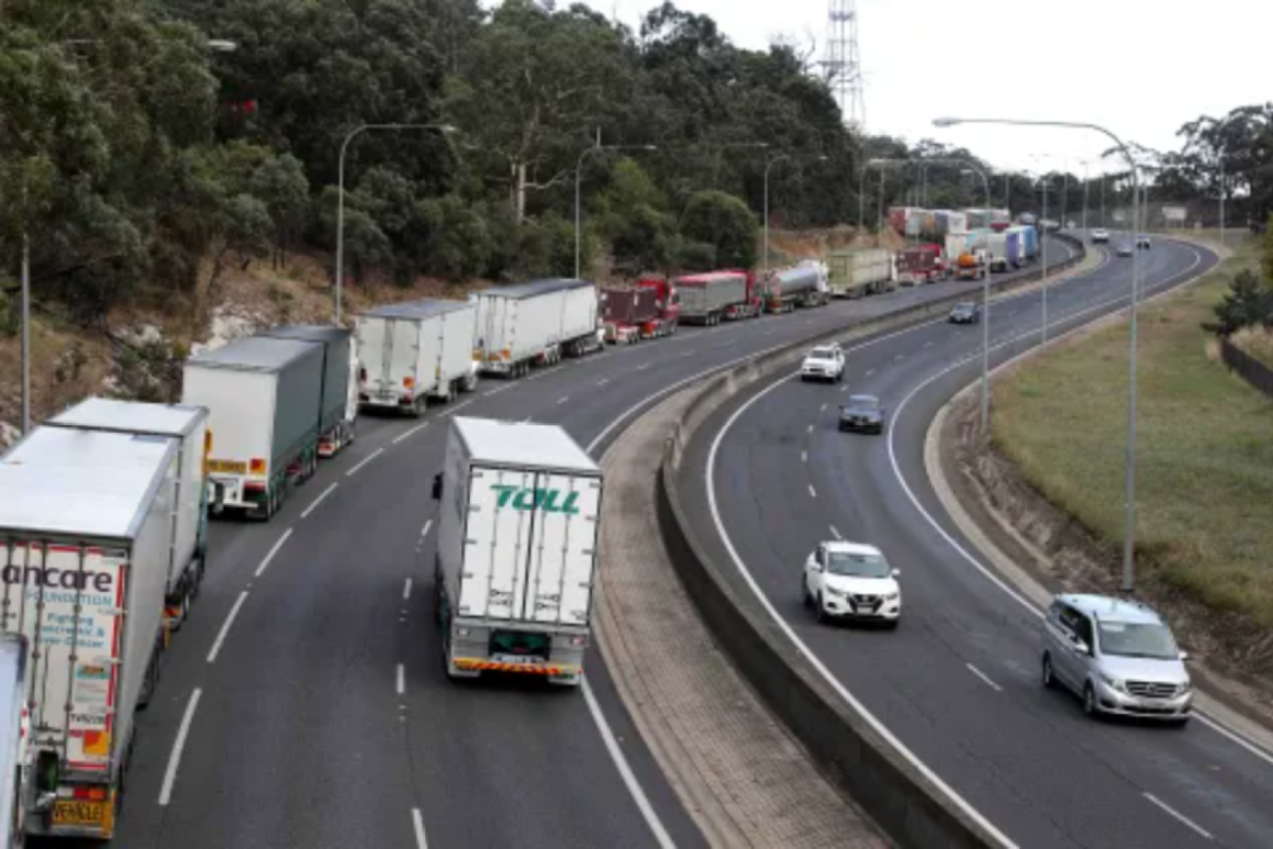 South Eastern Freeway. File photo: AAP/Kelly Barnes