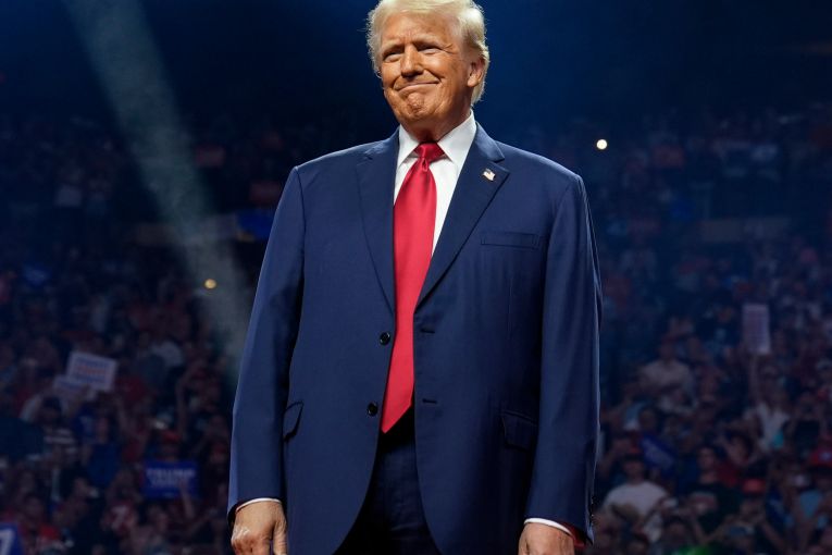 Thumbnail for US prosecutors seek to dismiss Trump criminal cases