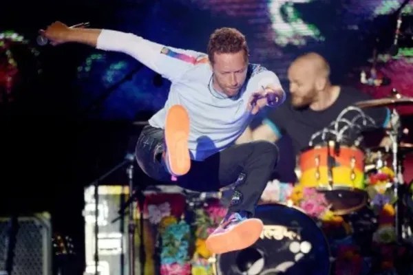 Thumbnail for Coldplay singer falls through Melbourne stage