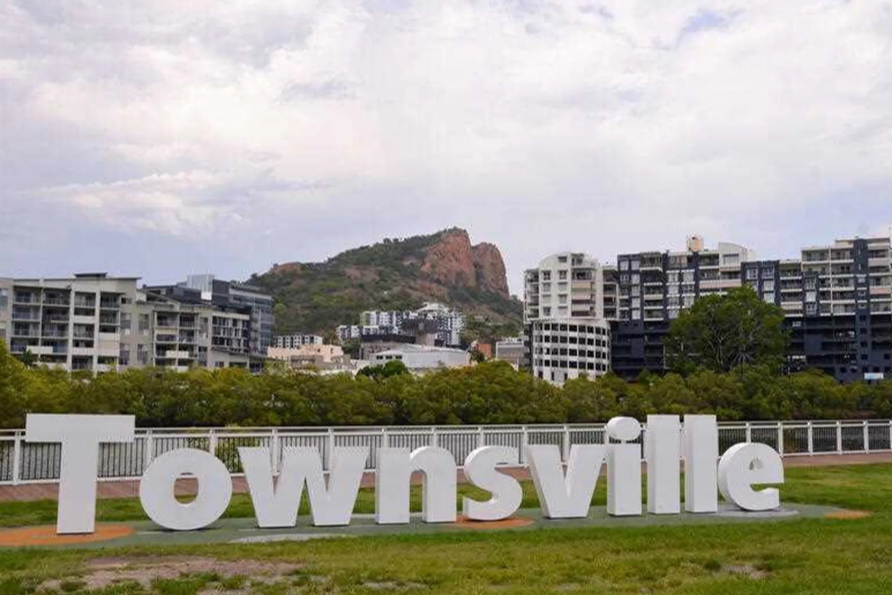 Townsville's mayor is on notice after the premier vowed to clean up a "mess" at the council. Photo: Fraser Barton/AAP 