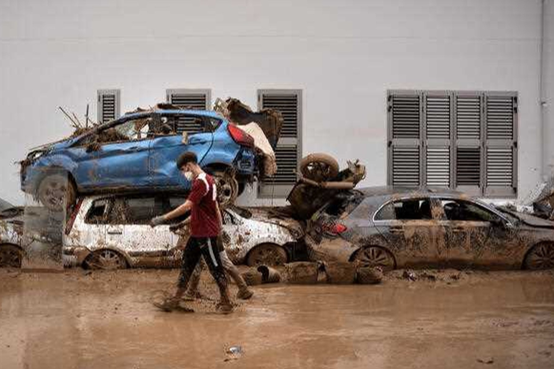 The clean up continues in the suburbs of Valencia. Photo: Ximena Borrazas / SOPA Images/Sipa USA