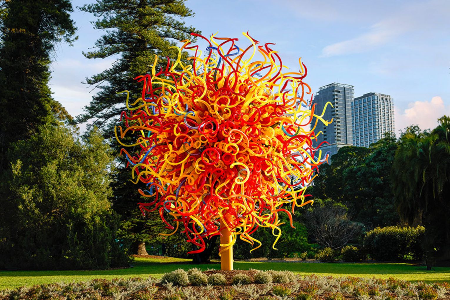 Dale Chihuly, The Sun, 2014. © 2014 Chihuly Studio. All rights reserved.