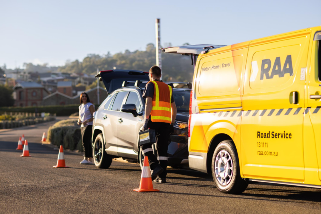 New legislation would impose strict speed limits on drivers passing roadside assist vehicles. Photo: RAA