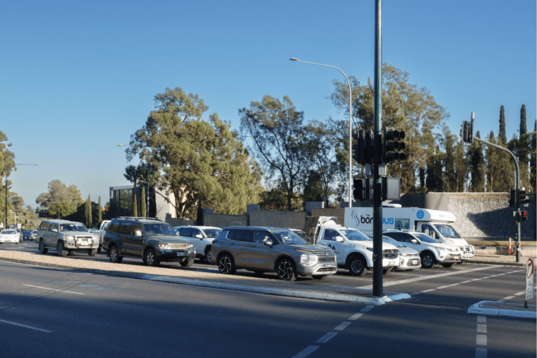 Cars wait at the Cross Rd lights at the bottom of the South Eastern Freeway on Friday after the latest truck crash on Wednesday. There are plans to move the lights back. Photo: Tony Lewis / InDaily