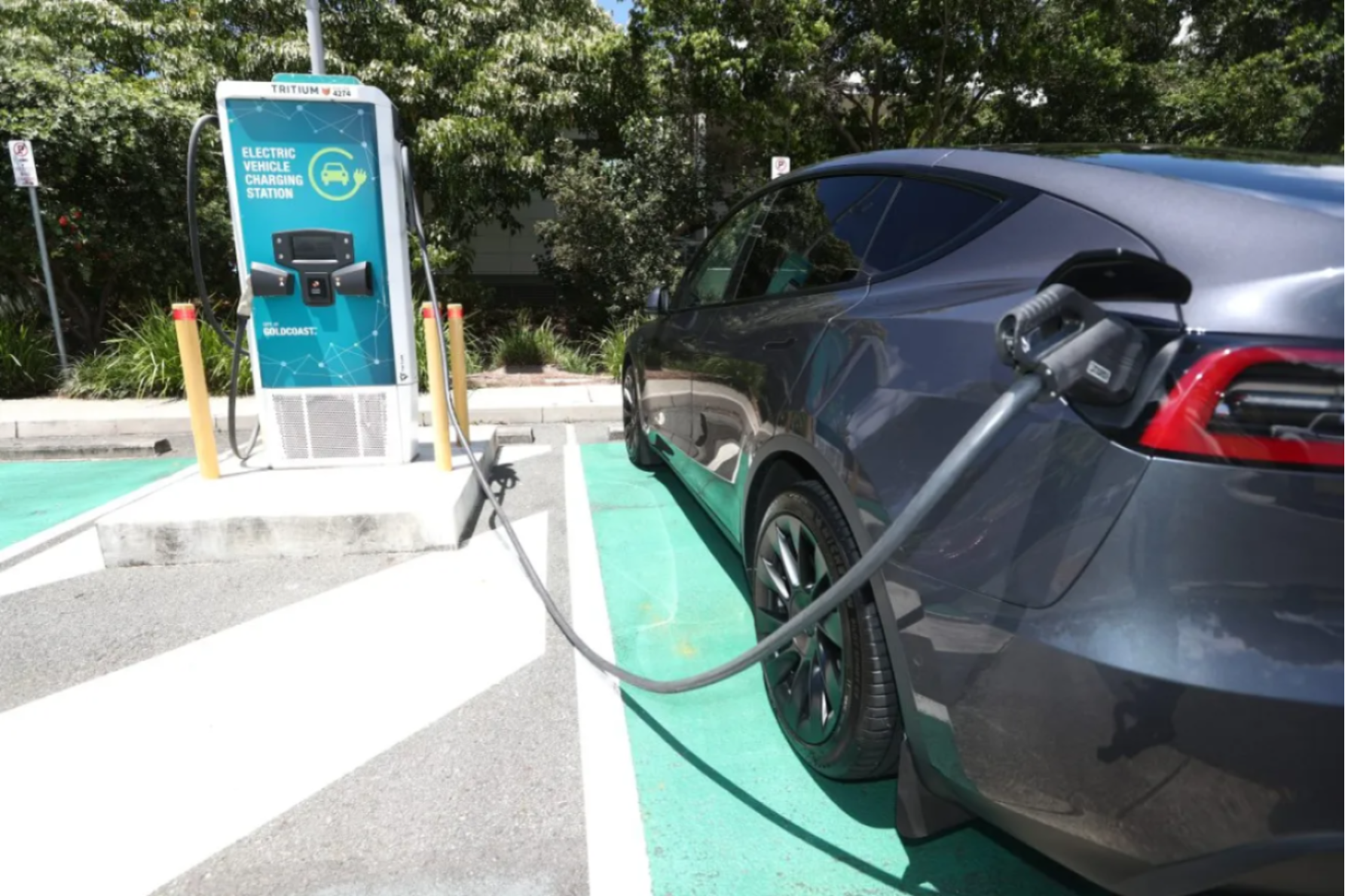 New road rules prohibit non-electric vehicles from parking in charging bays. Photo: AAP