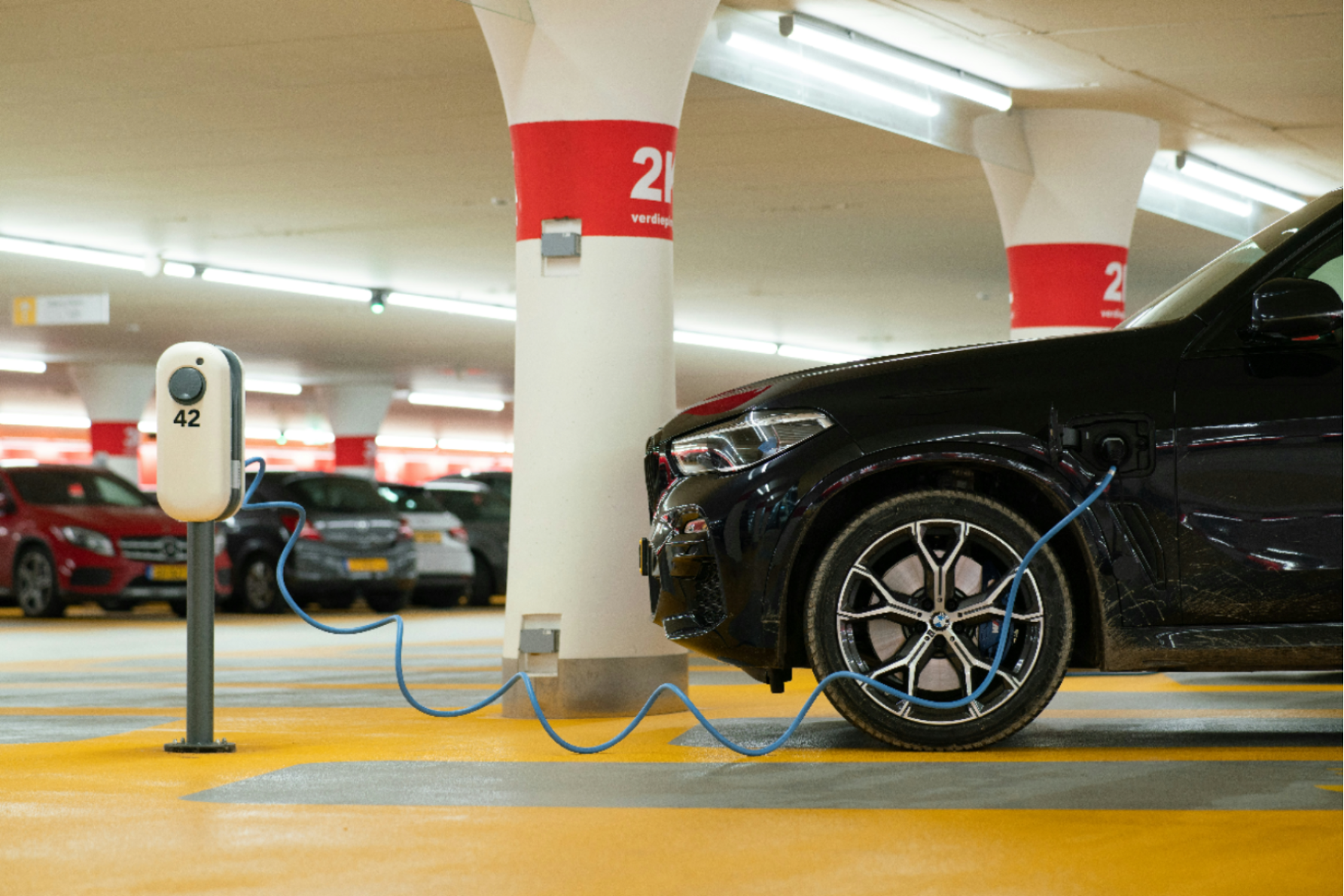 Vehicle-to-grid technology (V2G) works by connecting an electric vehicle to a bi-directional charger so its battery can feed power back into the network during times of high demand. Photo: Unsplash