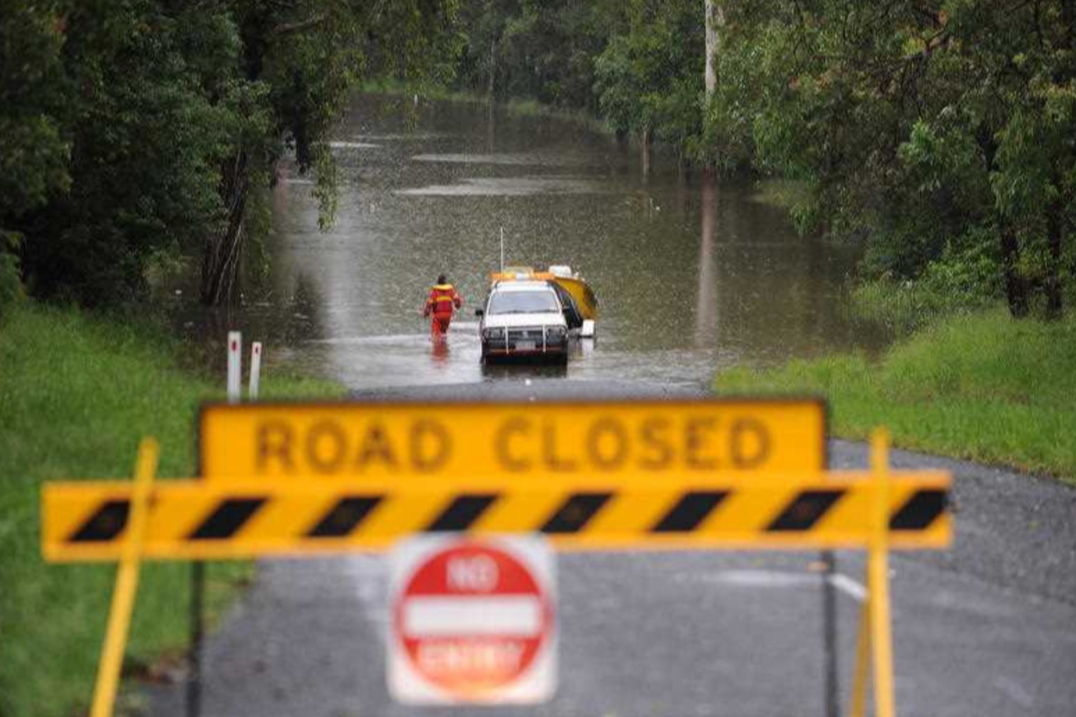 Emergency services are preparing for up to 200mm of rainfall to drench central Queensland. Photo: Dan Peled/AAP