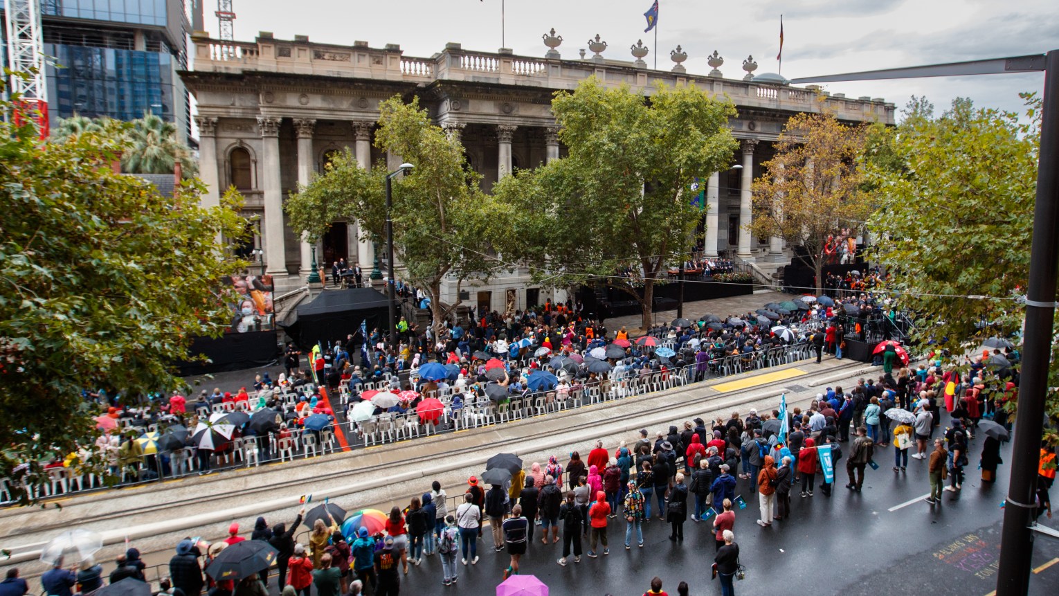 Crowds outside Parliament House on Sunday, March 26, 2023. Photo: Matt Turner/AAP