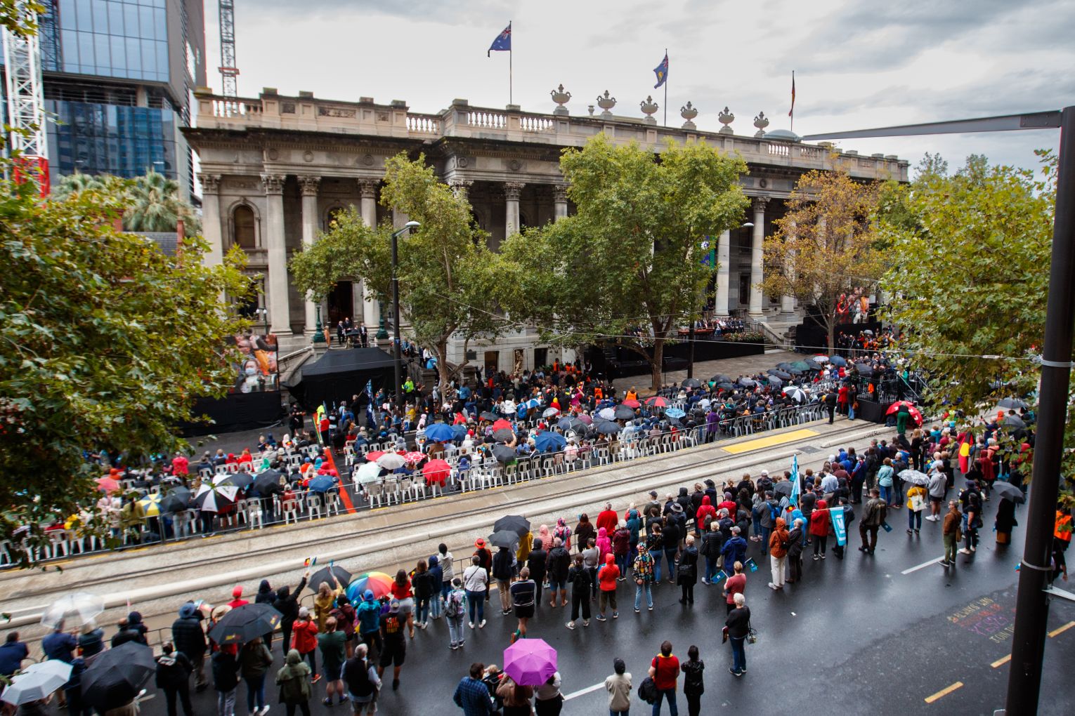 Crowds outside Parliament House on Sunday, March 26, 2023. Photo: Matt Turner/AAP
