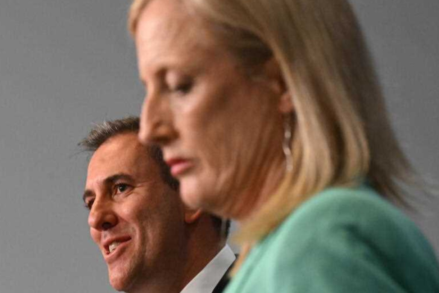 Australian Treasurer Jim Chalmers (left) and Australian Finance Minister Katy Gallagher. Photo: AAP/Lukas Coch