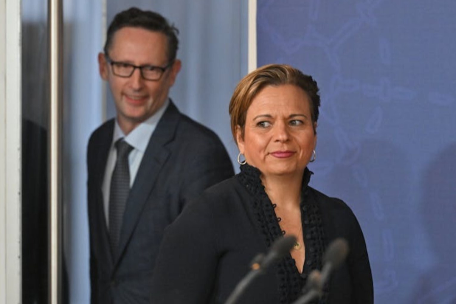 Assistant Treasurer Stephen Jones and Minister for Communications Michelle Rowland announced the new ‘news media bargaining incentive’ on Thursday. Photo: AAP Image/Mick Tsikas