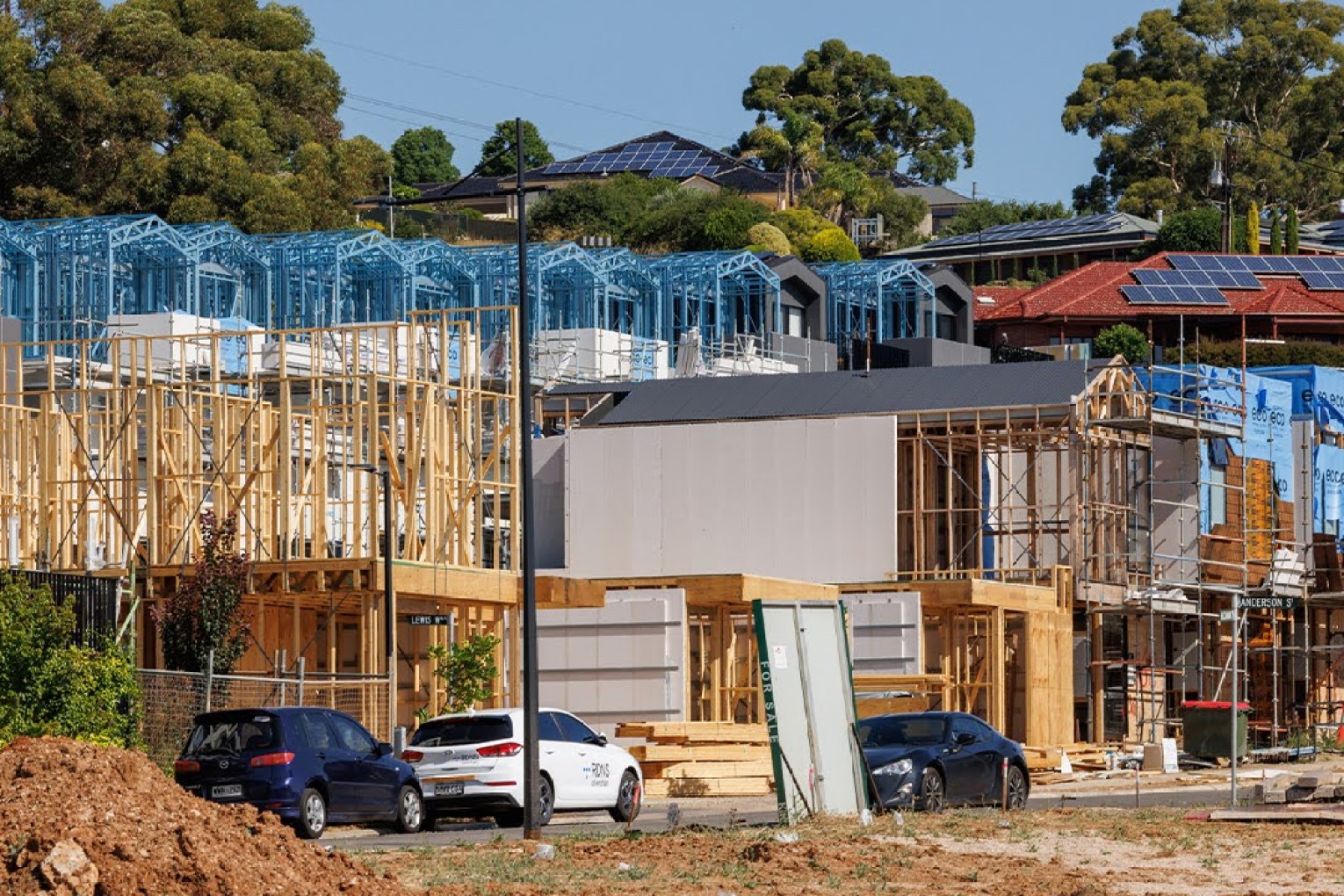 New housing under 
construction in Magill. Photo: Tony Lewis/InDaily