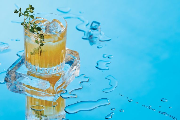 Thumbnail for Vanilla-roasted peach and rum spritz