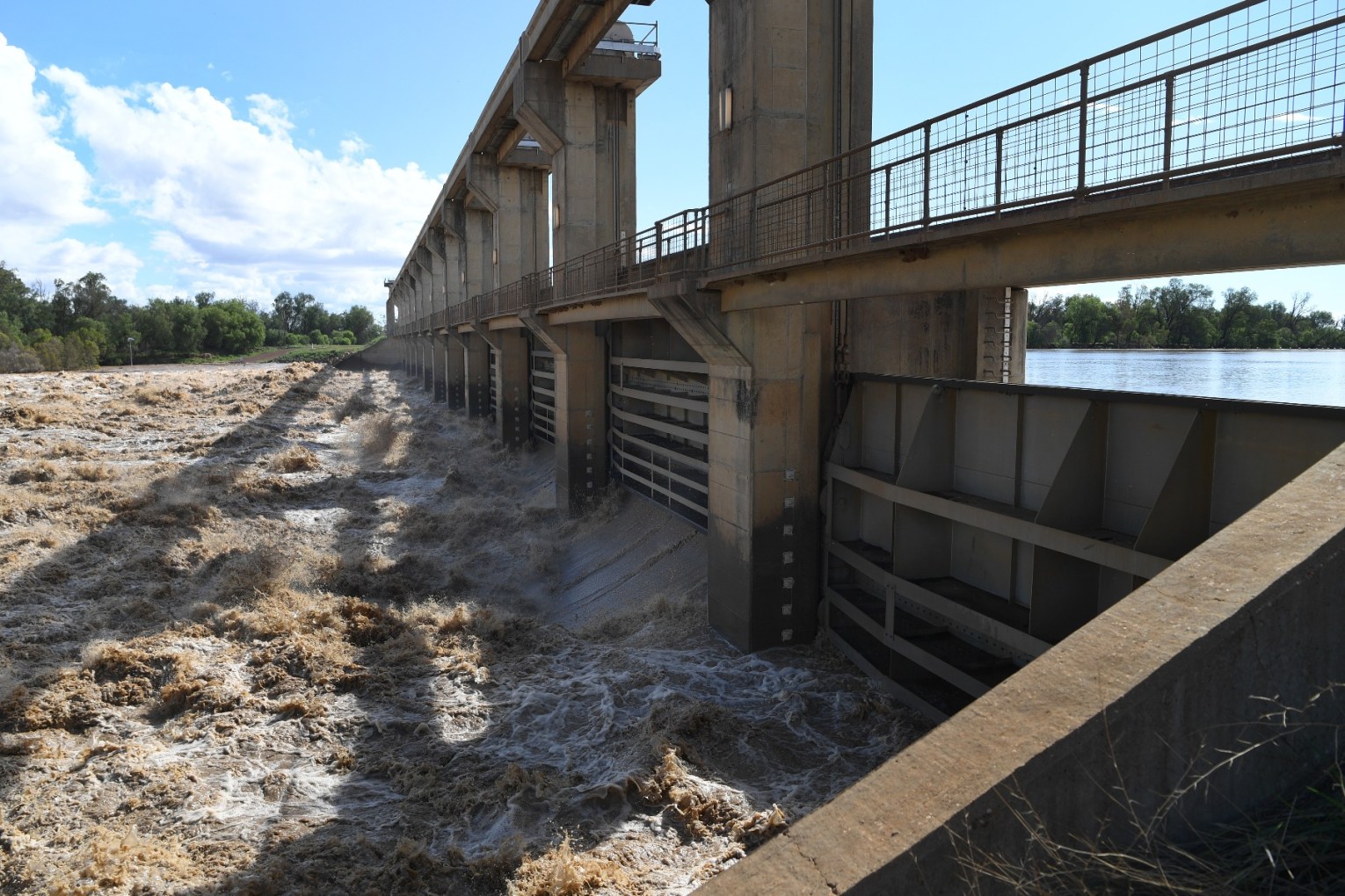 Authorities believe a man jumped from Beardmore Dam wall and was pulled into a strong current. Photo: AAP