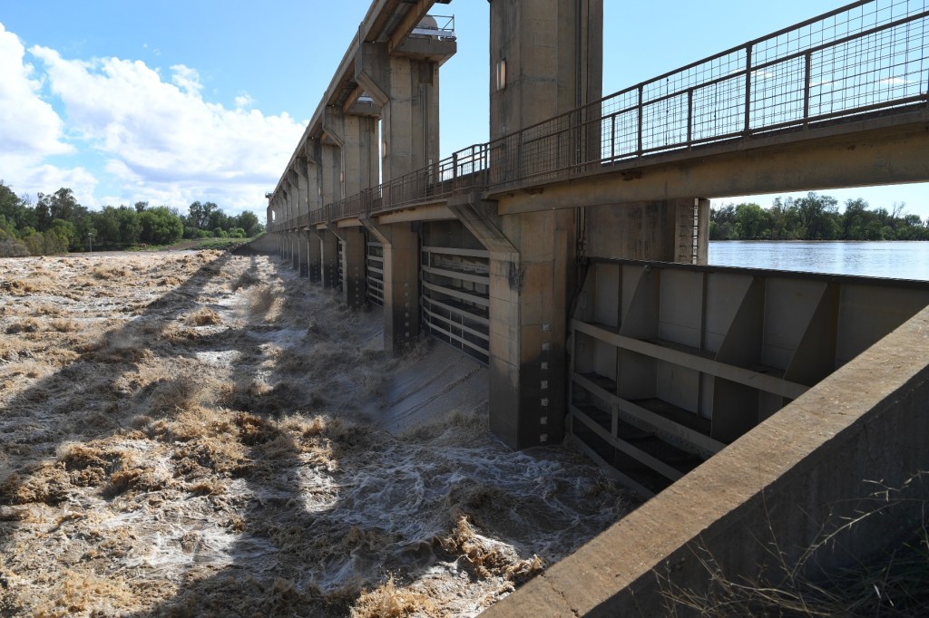 Thumbnail for Search for man who leapt into rain-swollen dam