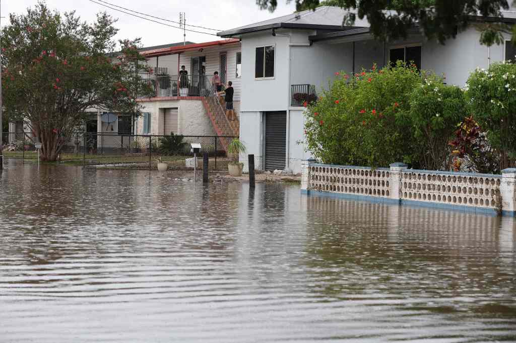 Thumbnail for Flood towns face cyclone threat as rain returns 