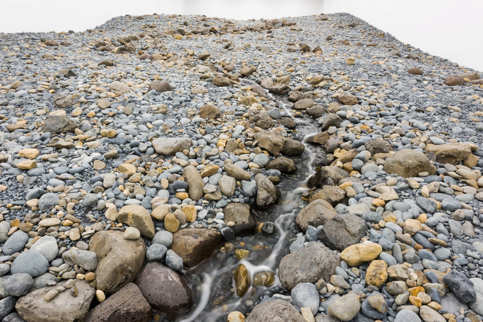 Olafur Eliasson's  Riverbed is being re-installed at GOMA in 2025. Collection: QAGOMA © 2014 Olafur Eliasson  Photo: N Harth © QAGOMA