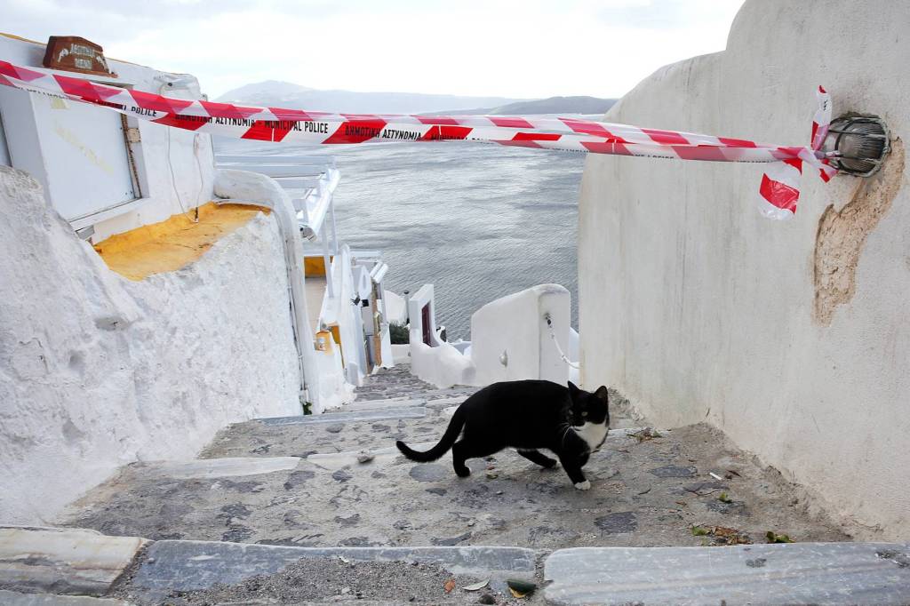 Thumbnail for Thousands flee Santorini in face of 'seismic storm'