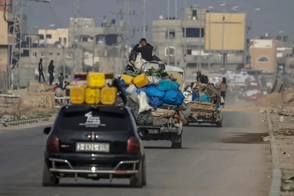 Palestinians return to Gaza in the early days of the ceasefire.