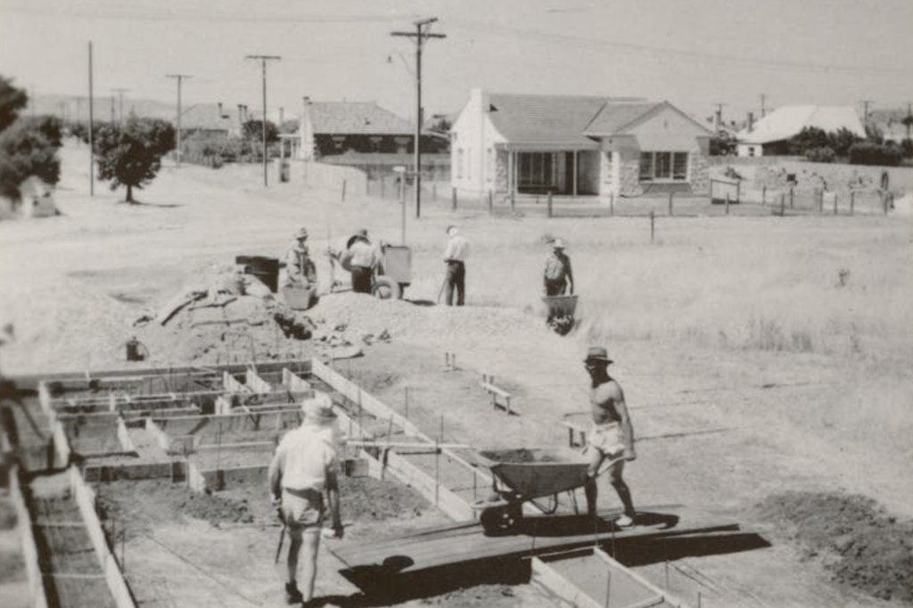 South Australian Home Builders’ Club members at work. Photo: SAHBC collection S284, Architecture Museum, University of South Australia