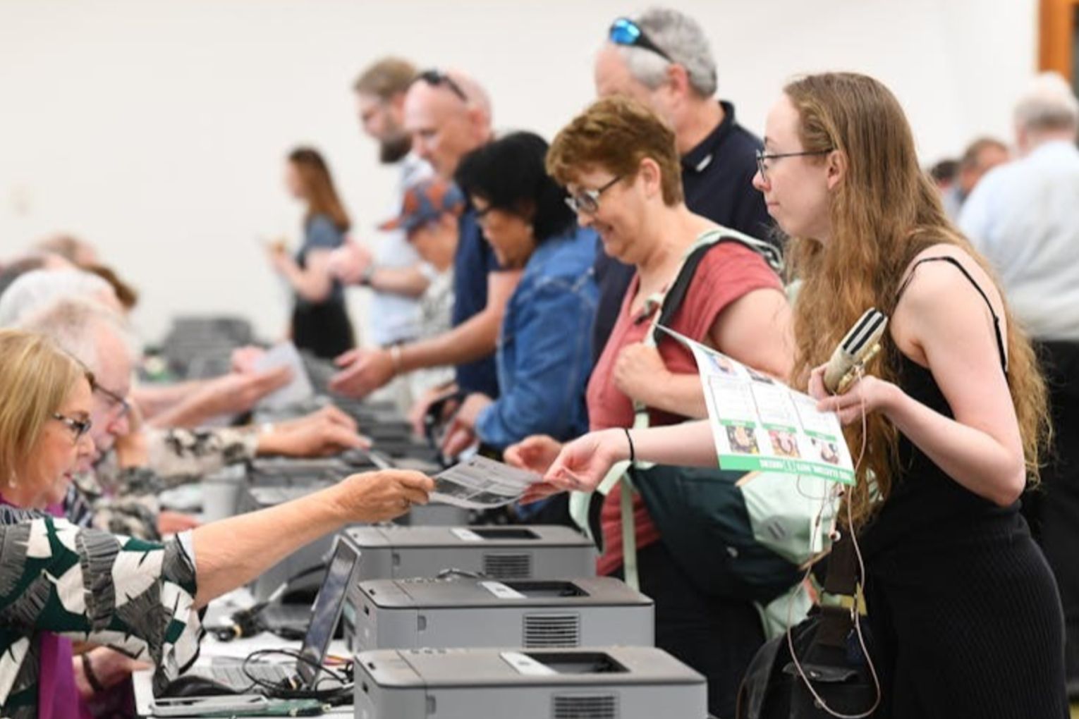 Young Australian women are likely to vote for left-leaning parties. Photo: Jono Searle/AAP