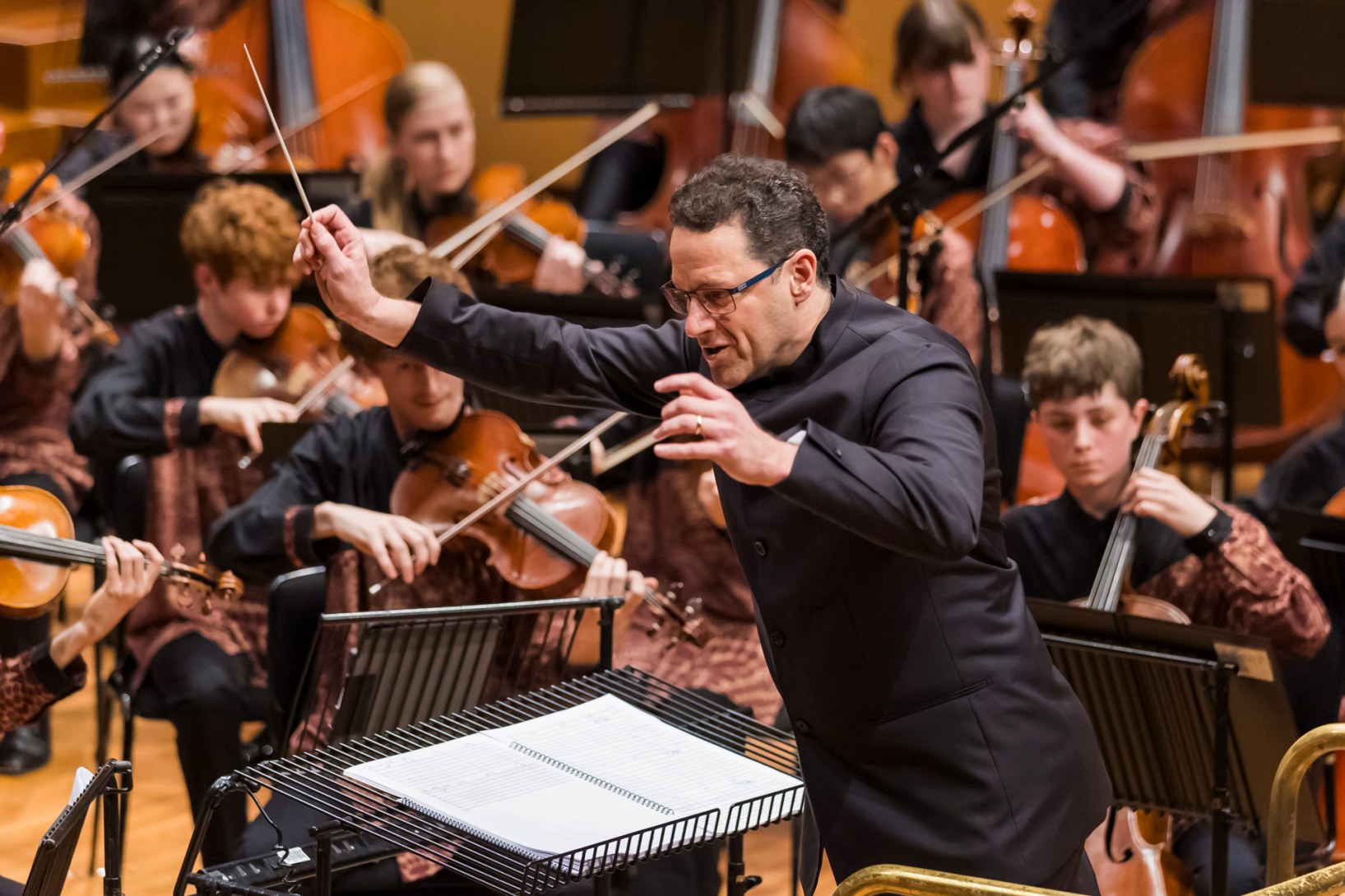 Artistic director Simon Hewett conducting the Queensland Youth Symphony at QPAC.