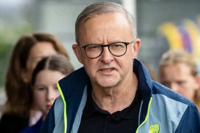 Thumbnail for Polls tilt to Labor as campaign gets into full swing