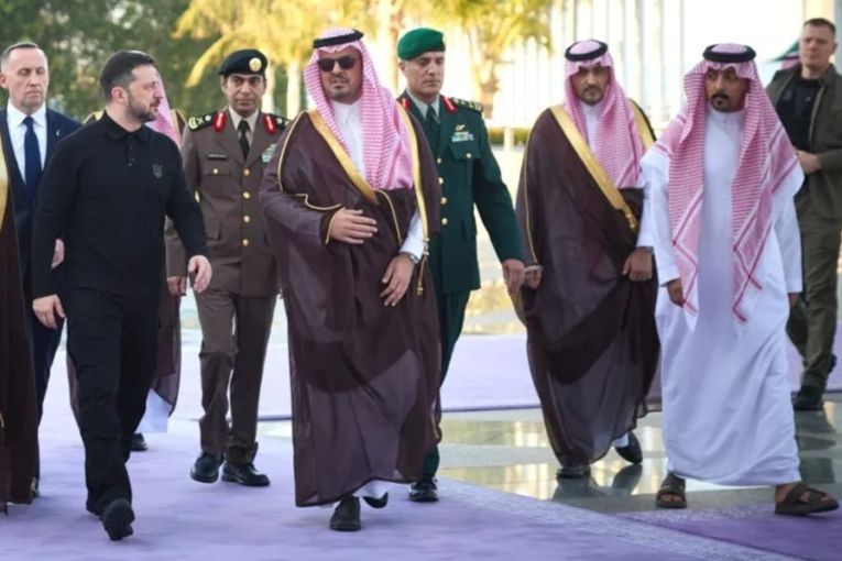 Thumbnail for Zelensky in Saudi Arabia, hope for Ukraine talks
