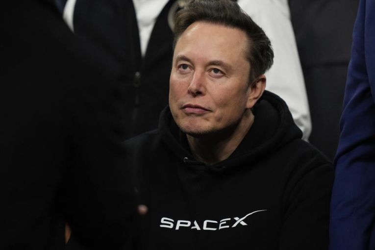 Thumbnail for Musk slams Trump's 'moron' in tariff spat 