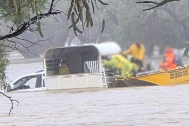 Thumbnail for Floodwaters to move south as rain finally eases