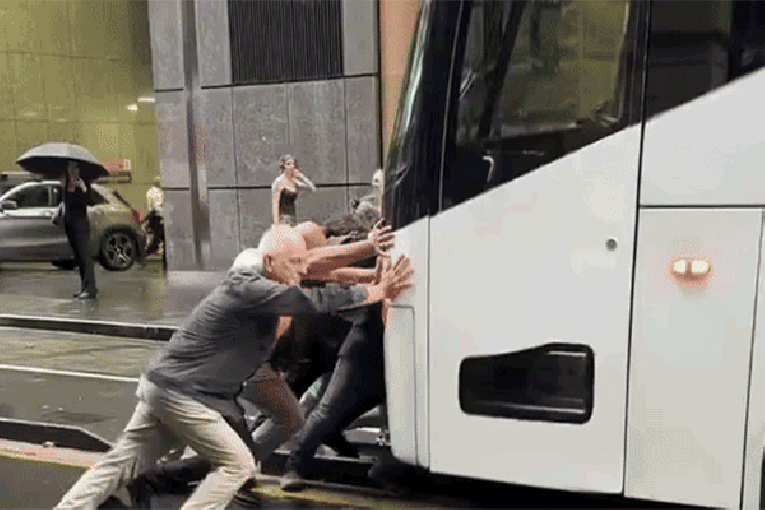 Thumbnail for Dutton’s last-week election blitz hits an early bump as bus stuck in Sydney