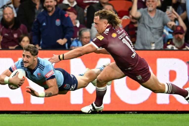 Thumbnail for Blues pull off 27-year-first against Maroons 