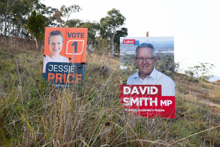 Thumbnail for Major parties barely fend off independent challengers