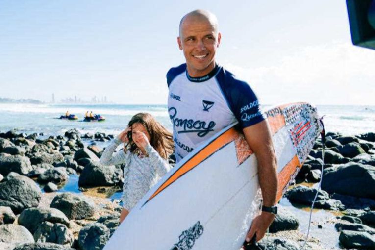 Thumbnail for Wilson wows top-ranked Ferreira in surfing comeback