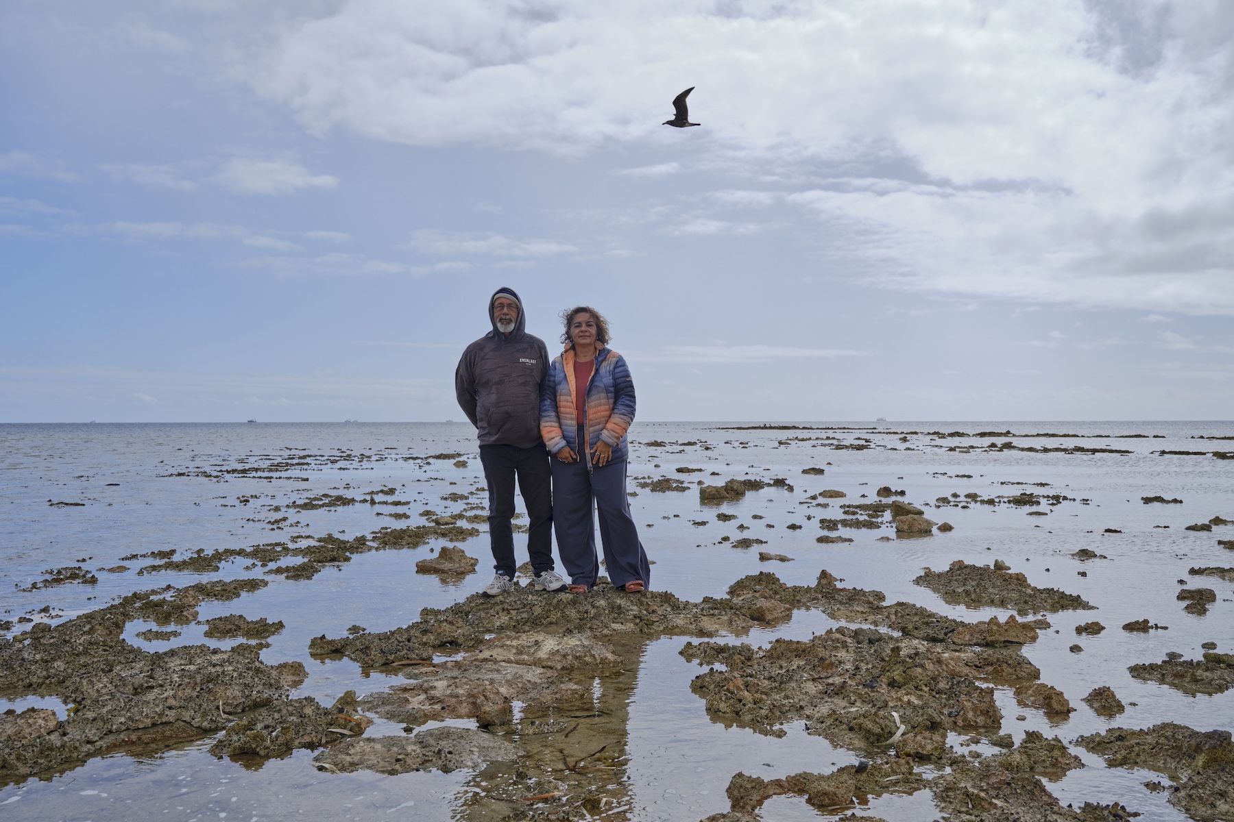 Peter Turner (left), a Narungga man and cultural guide, with artist Sonya Rankine at the Wadla waru / Wallaroo Guuyangga - barnda (fish trap) in Garnarra, the northern Narungga region, Yorke Peninsula, 2025. Photo: Andrew Cowen / Supplied