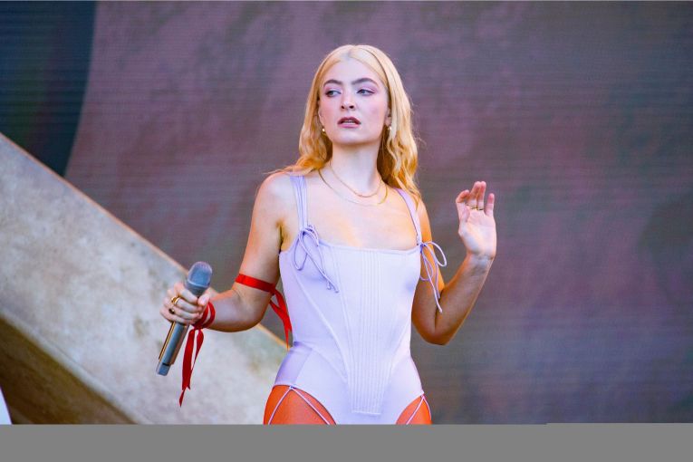 Thumbnail for Singer threatened with arrest for ‘riot incitement’