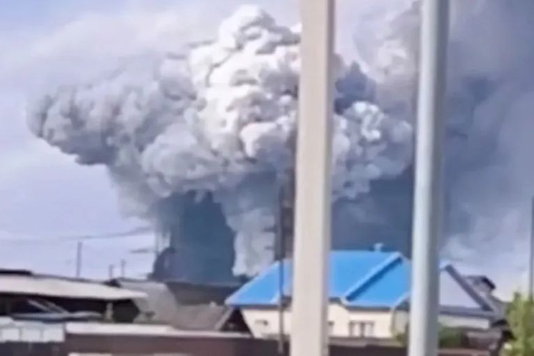 Thumbnail for Russian bombers burn in major Ukraine attack