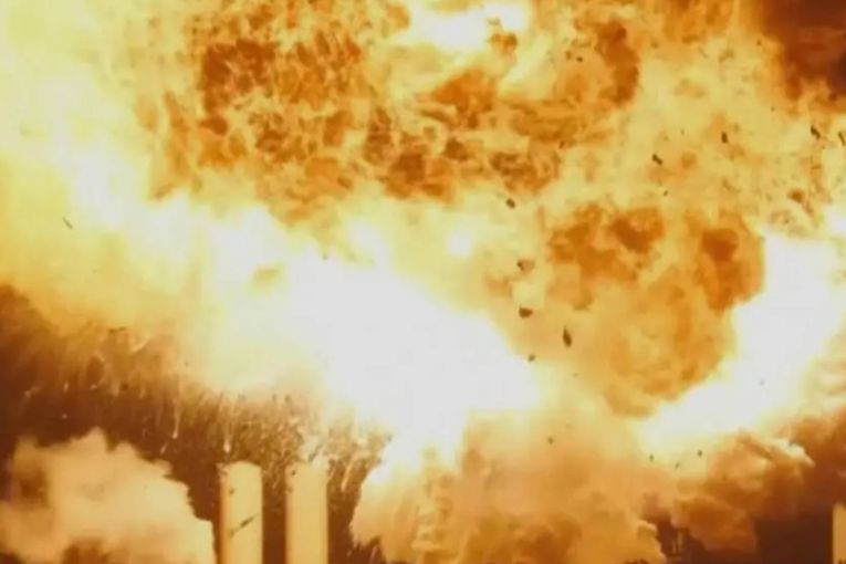 Thumbnail for Mars fades again: Huge SpaceX ship explodes