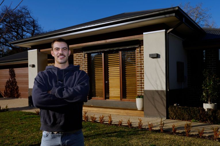 Thumbnail for Rush to buy homes before expected rate cuts