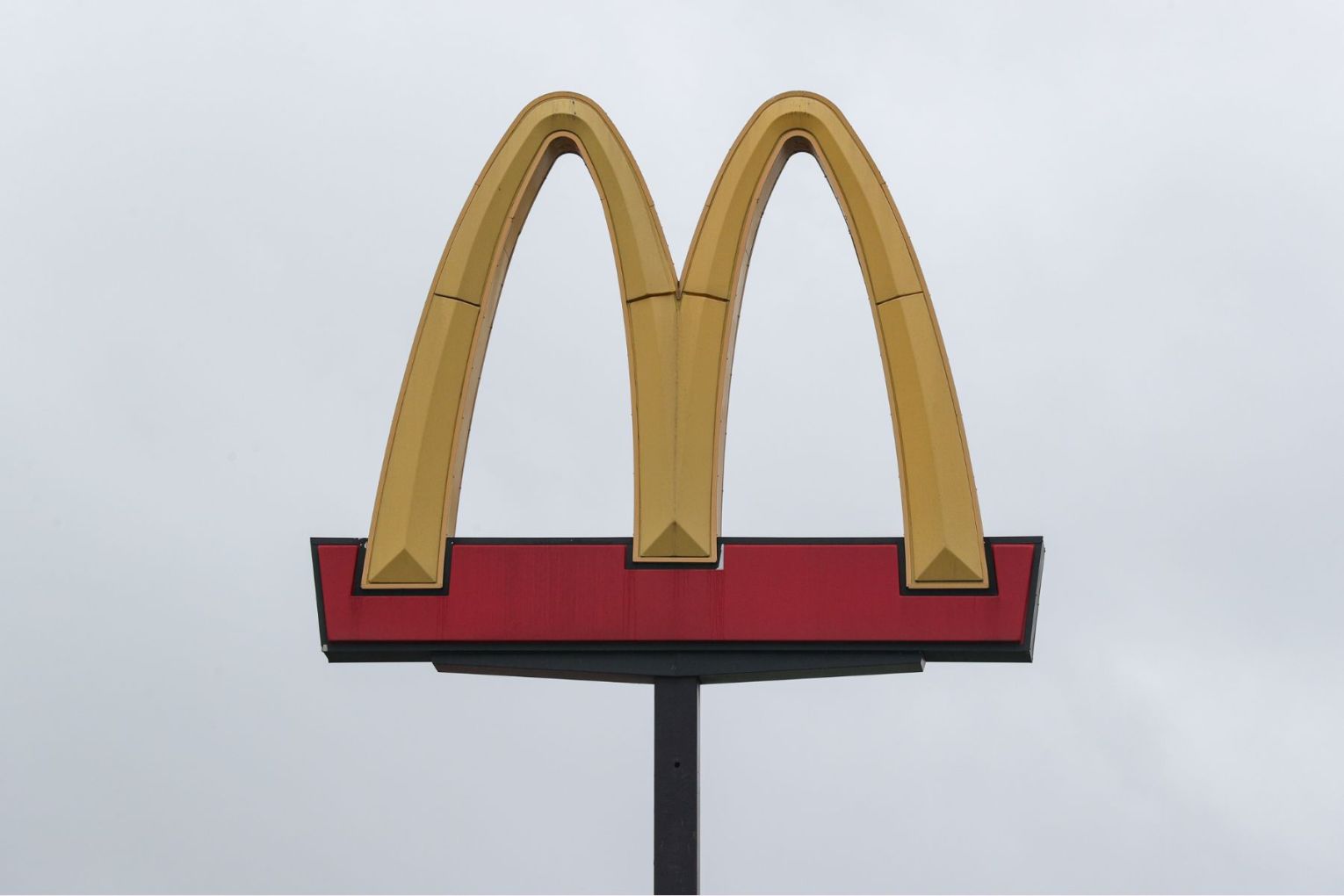 Over 5000 workers from the largest fast food chain in the country will be able to unionise after winning a cross-store bargaining authorisation from Fair Work. Photo: Paul Weaver/Sipa USA)