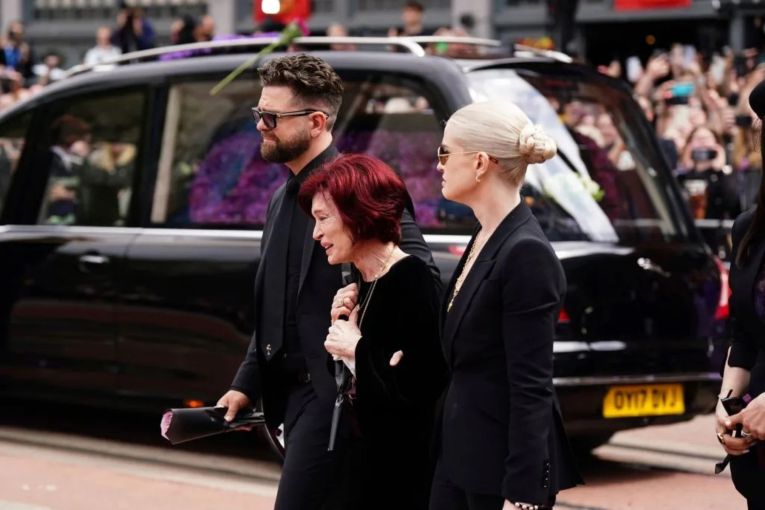 Thumbnail for Sharon Osbourne breaks down in teary farewell 