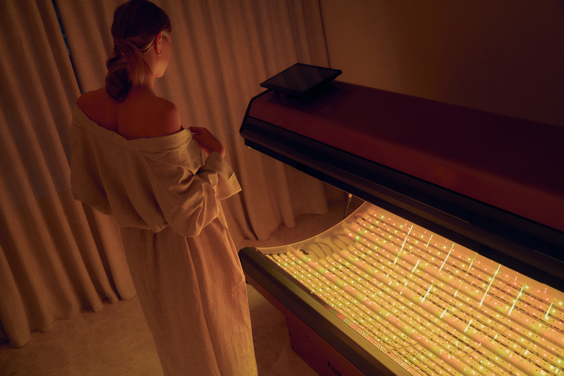 CIEL Spa PMB light therapy, credit Content Lion